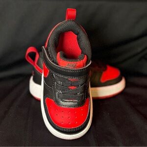 NIKE Kids Low Top Sneaker